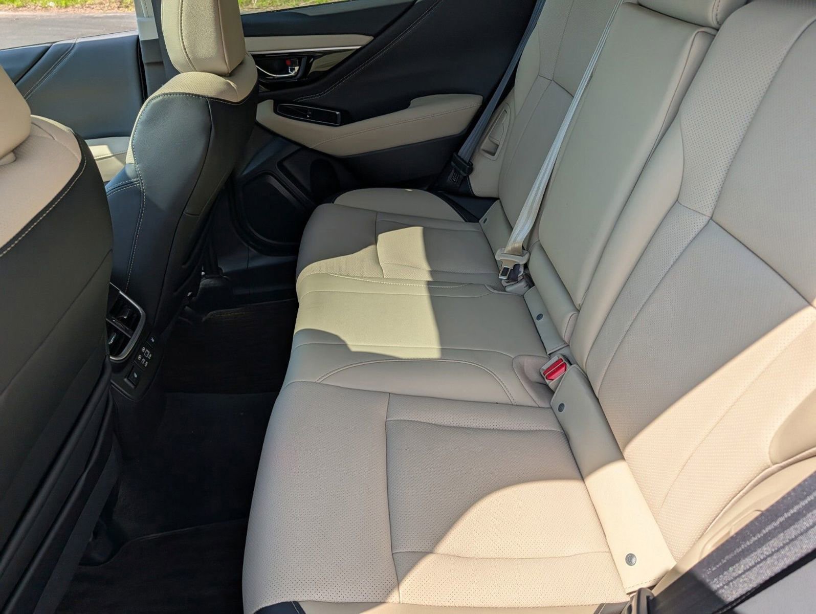 Used 2025 Subaru Outback Limited AWD/4WD image 18