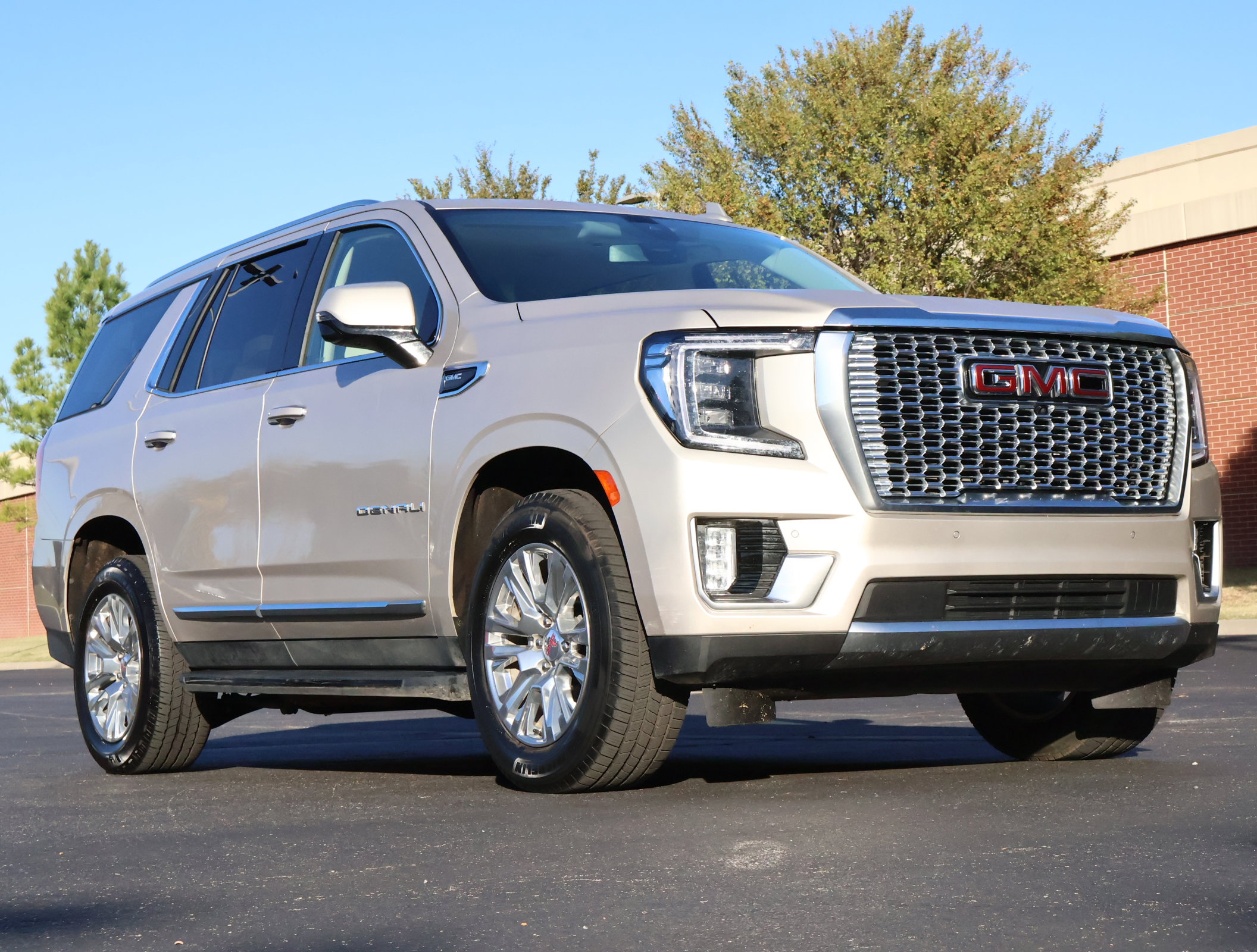 Used 2021 GMC Yukon Denali image 1