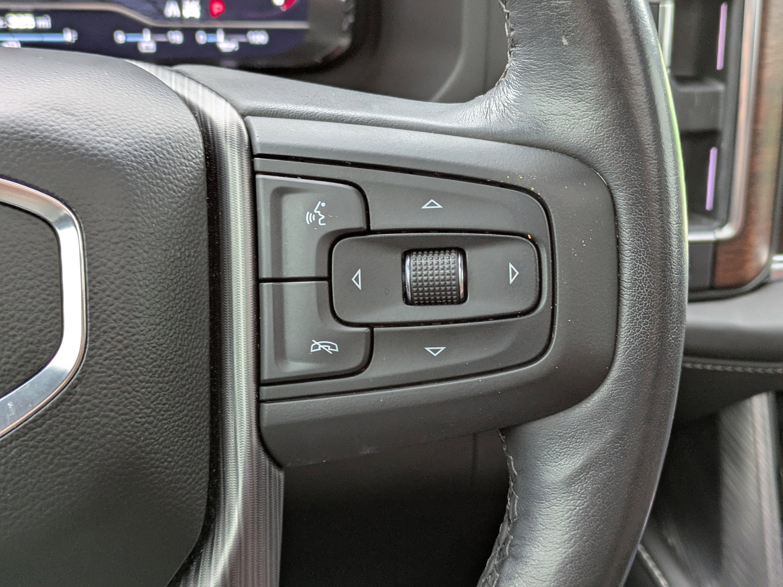 Used 2023 GMC Yukon Denali Ultimate image 33