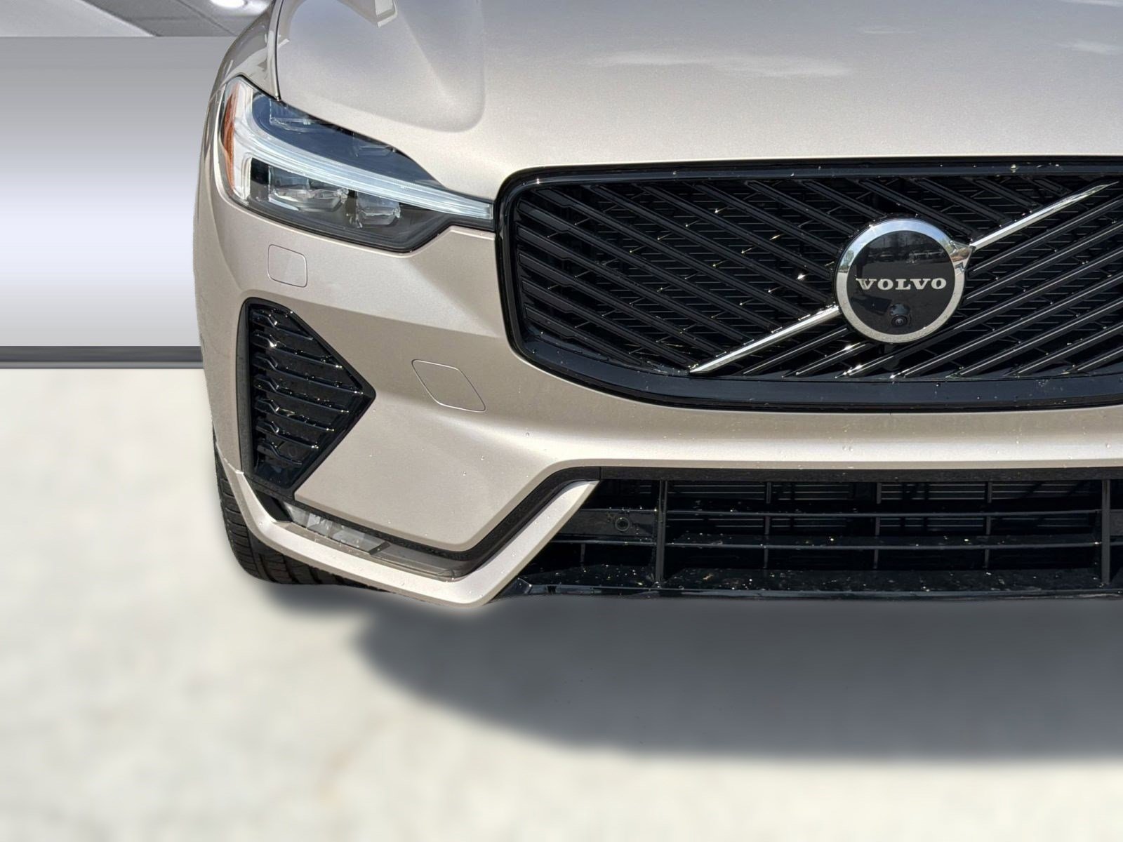 New 2026 Volvo XC60 B5 Plus w/ Protection Package Premier AWD/4WD image 11