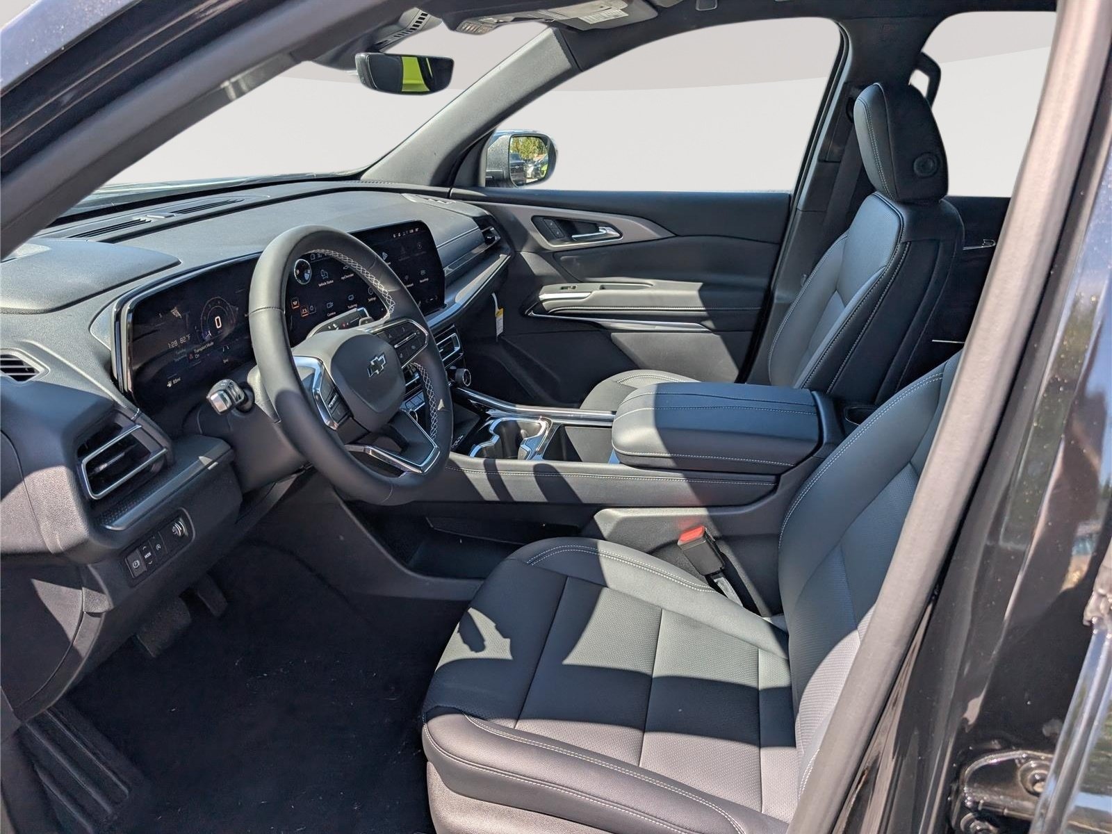 New 2027 Chevrolet Traverse LT w/ Midnight/Sport Edition FWD image 12