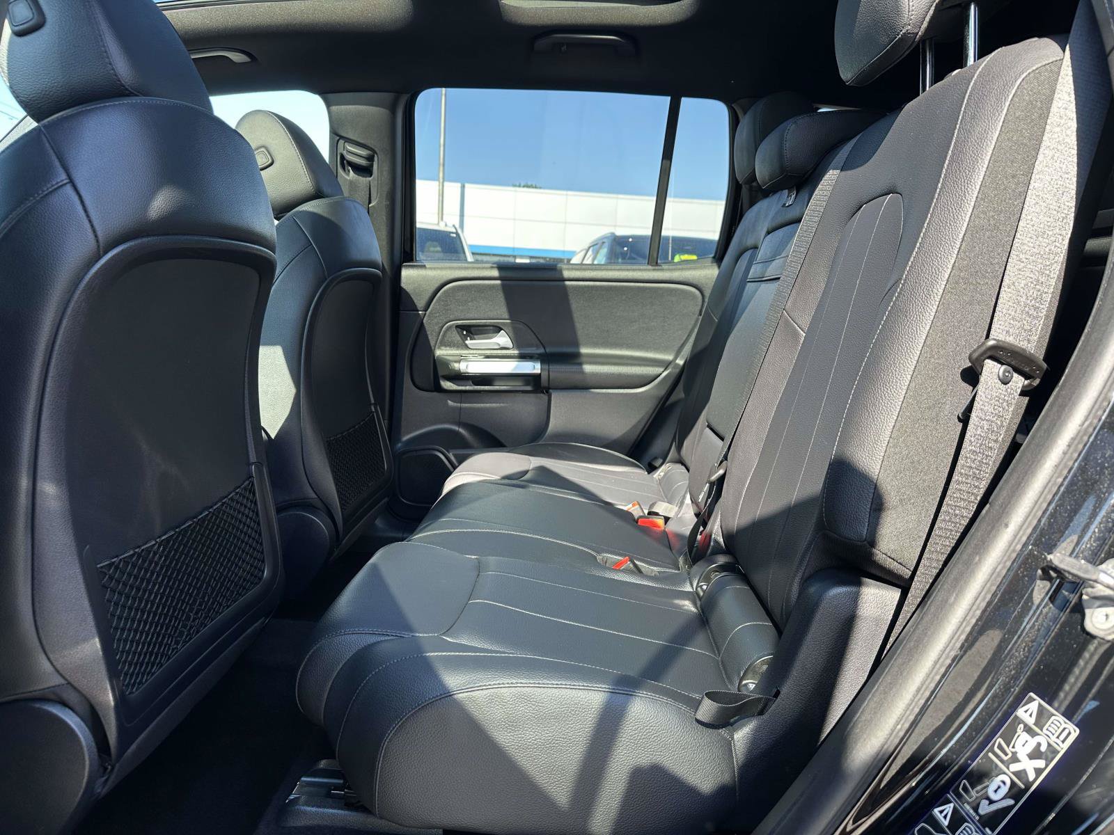Used 2023 Mercedes-Benz GLB 250 4MATIC w/ Premium Package image 25