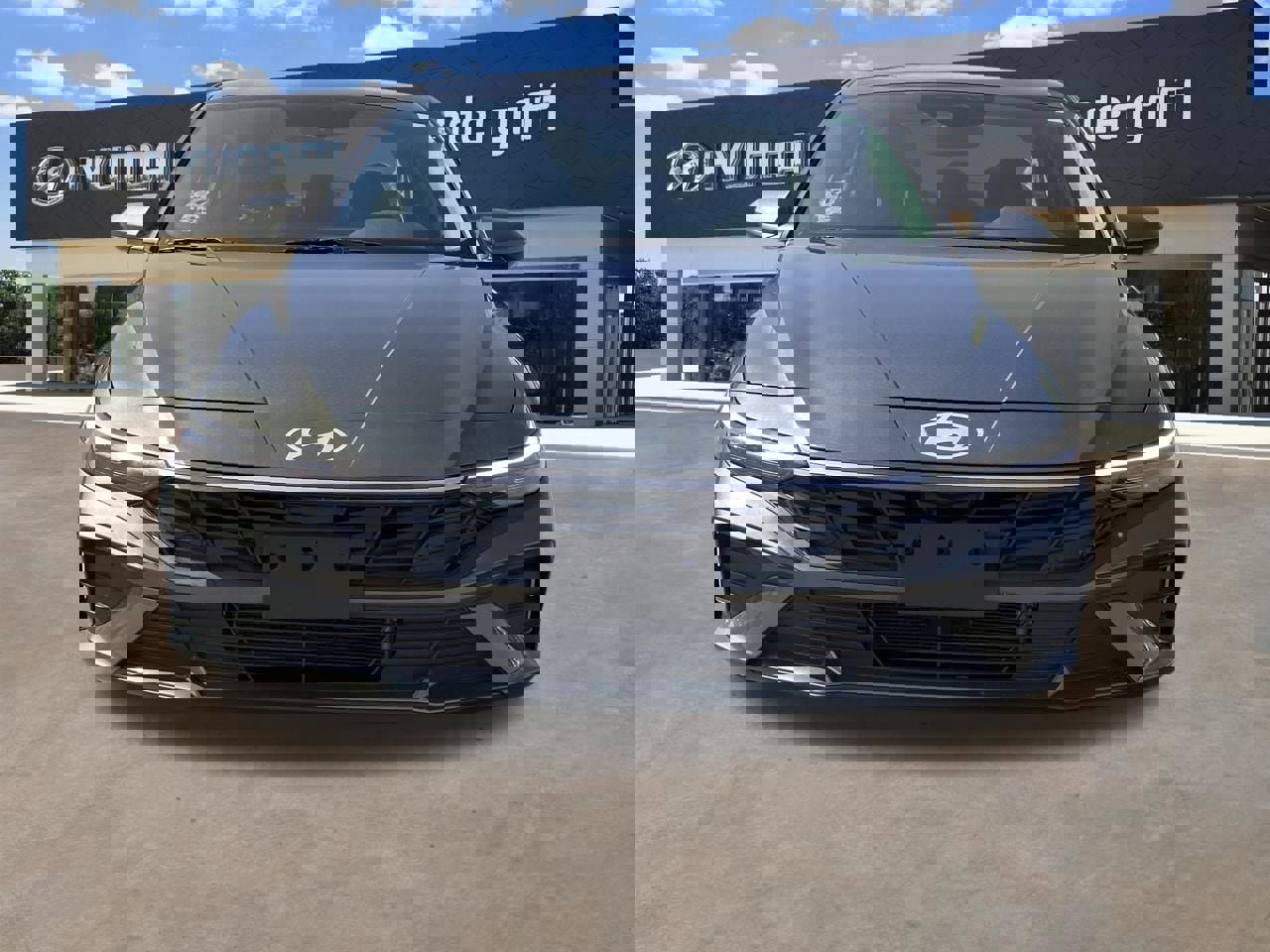 Used 2025 Hyundai Elantra Blue image 10