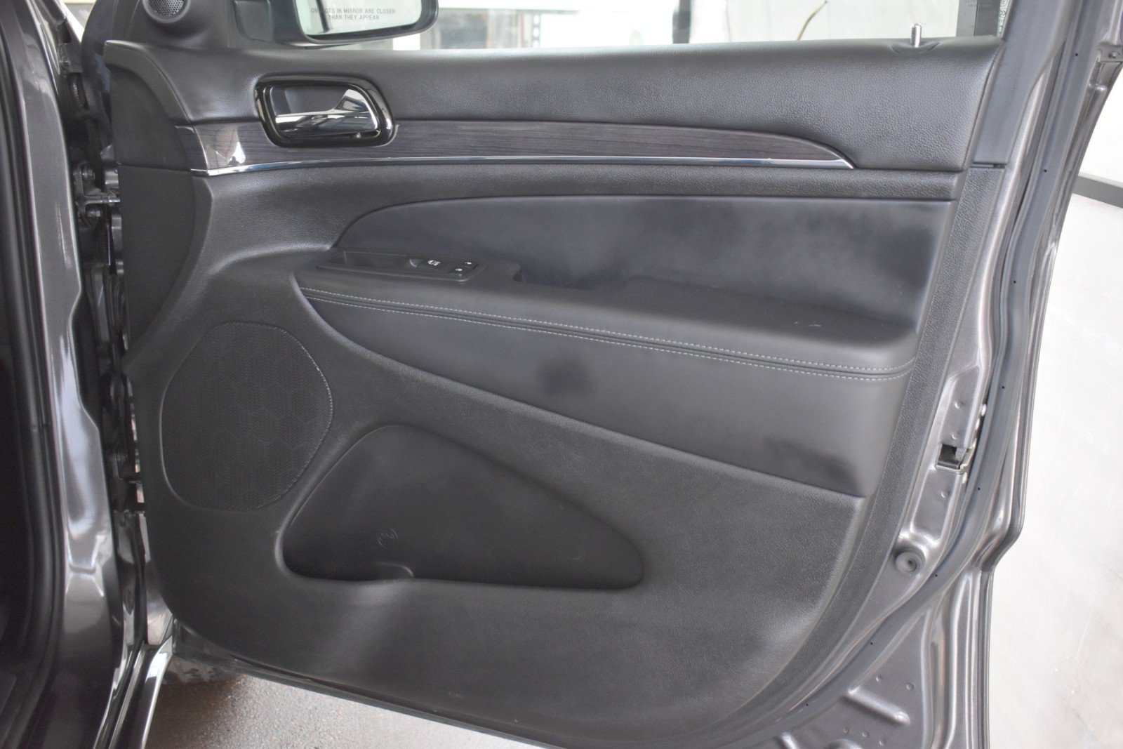 Used 2021 Jeep Grand Cherokee Overland AWD/4WD image 37