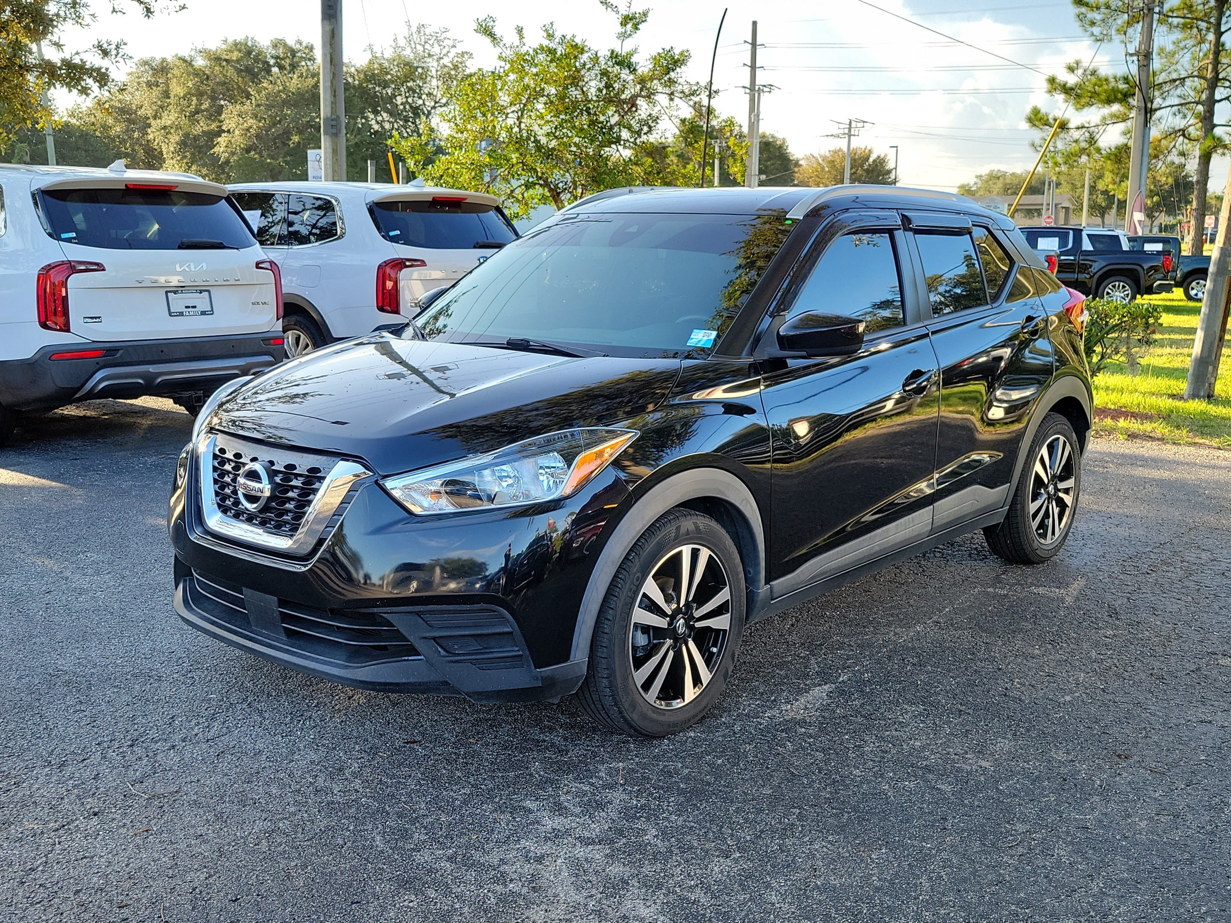 Used 2020 Nissan Kicks SV FWD image 3