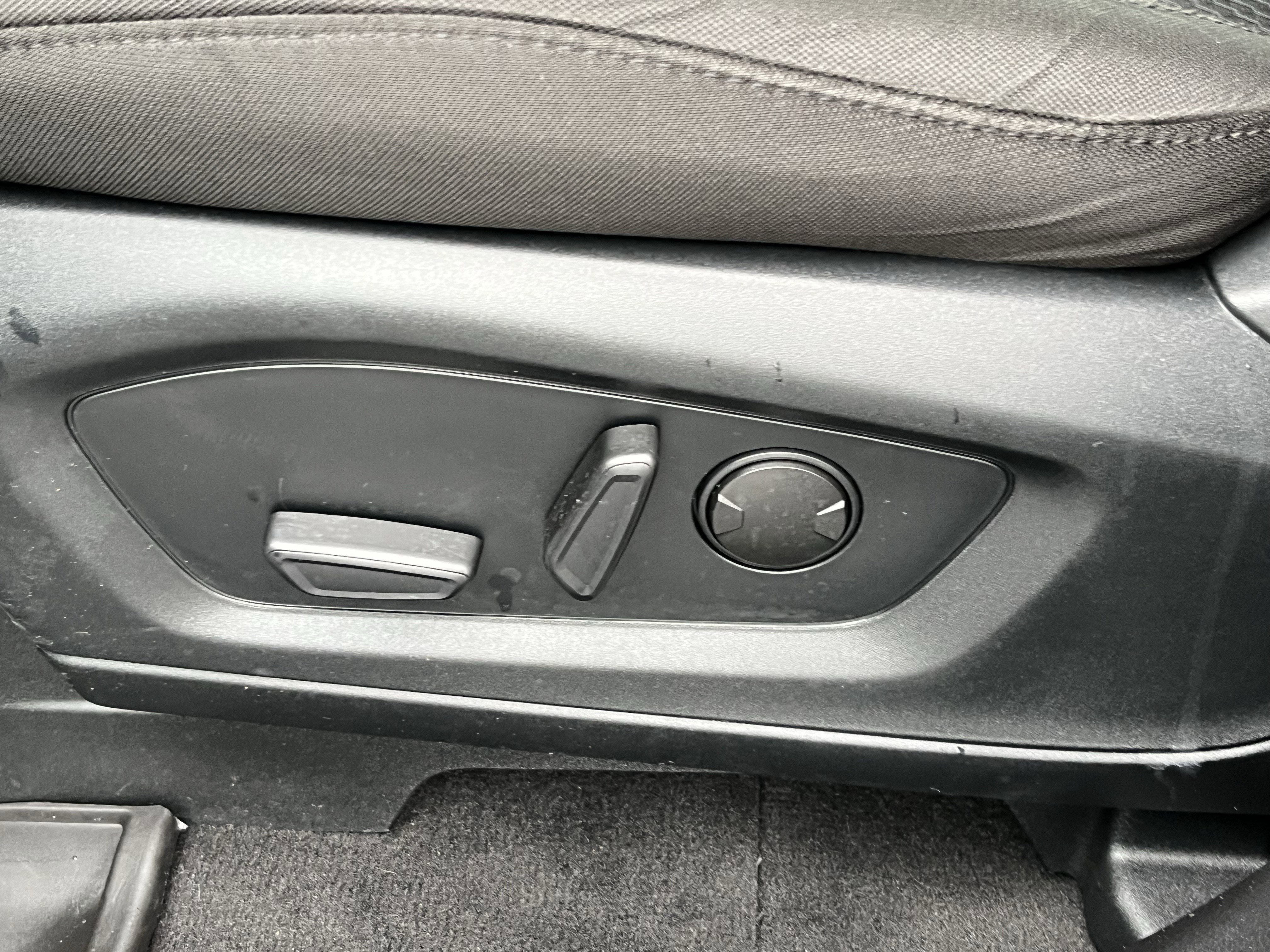 Used 2023 Ford Explorer XLT image 15