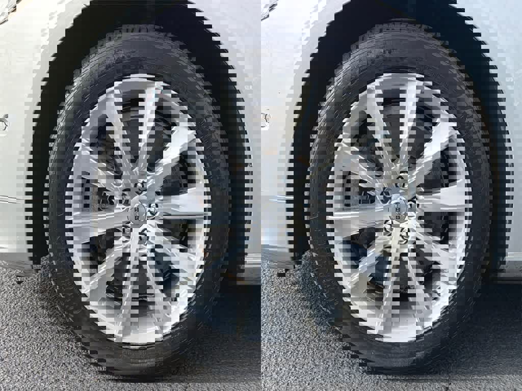 Used 2018 Volvo S90 T6 Momentum w/ Convenience Package image 9