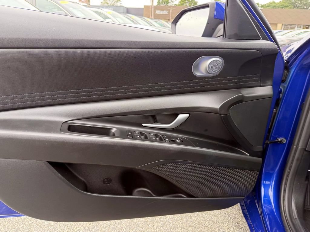Certified 2023 Hyundai Elantra SE FWD image 15