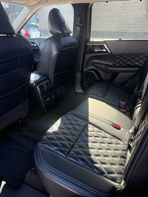 Used 2024 Mitsubishi Outlander SEL image 35
