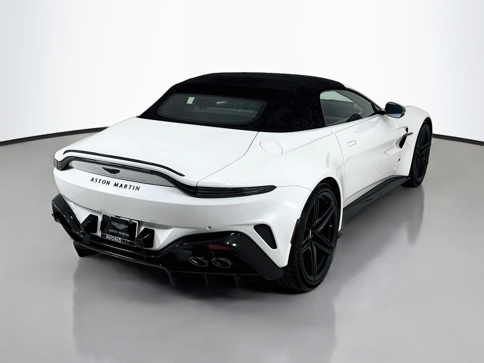 Used 2026 Aston Martin V8 Vantage S RWD image 8