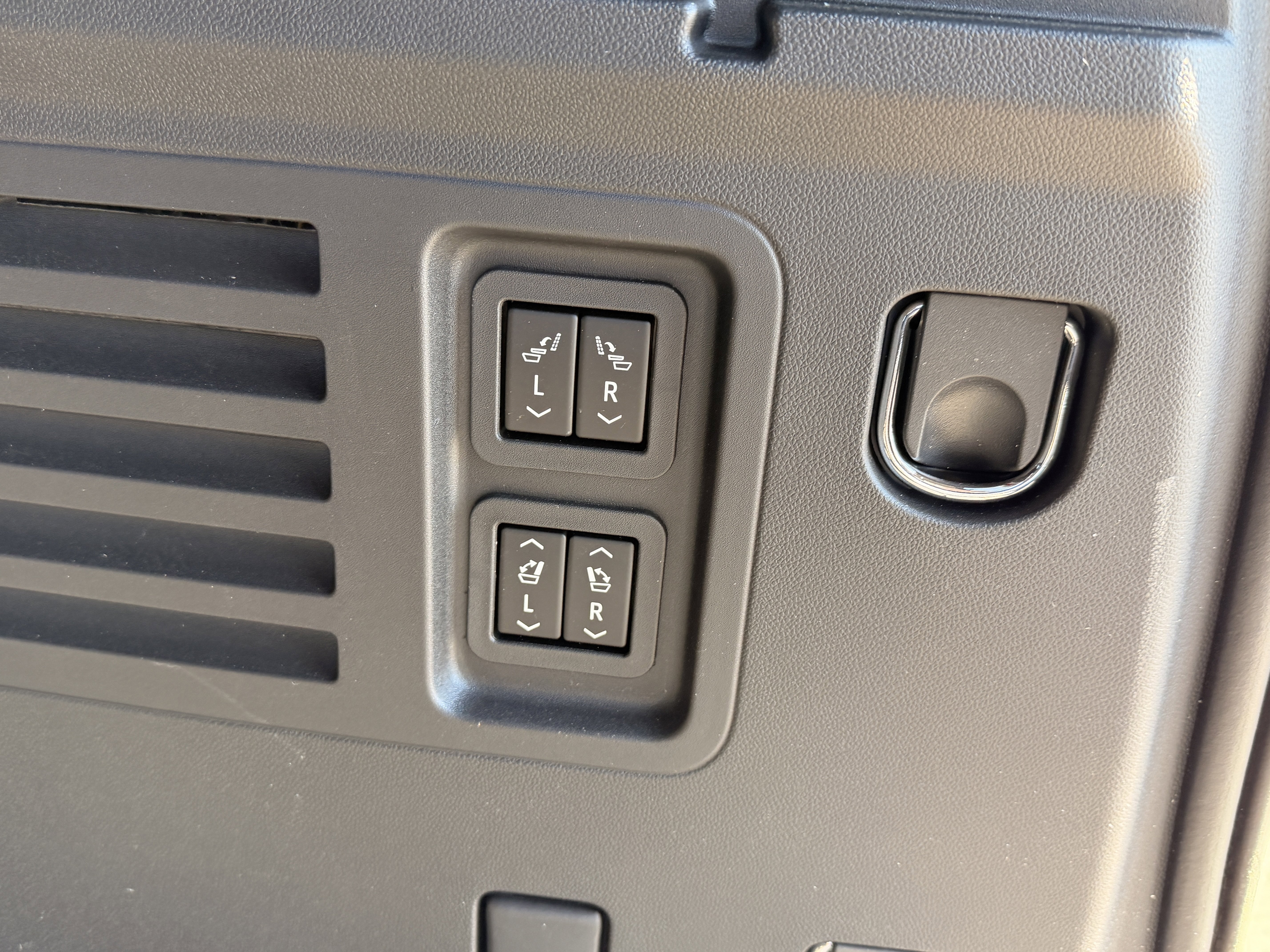 New 2026 Chevrolet Traverse RS w/ LPO, Floor Liner Package image 2