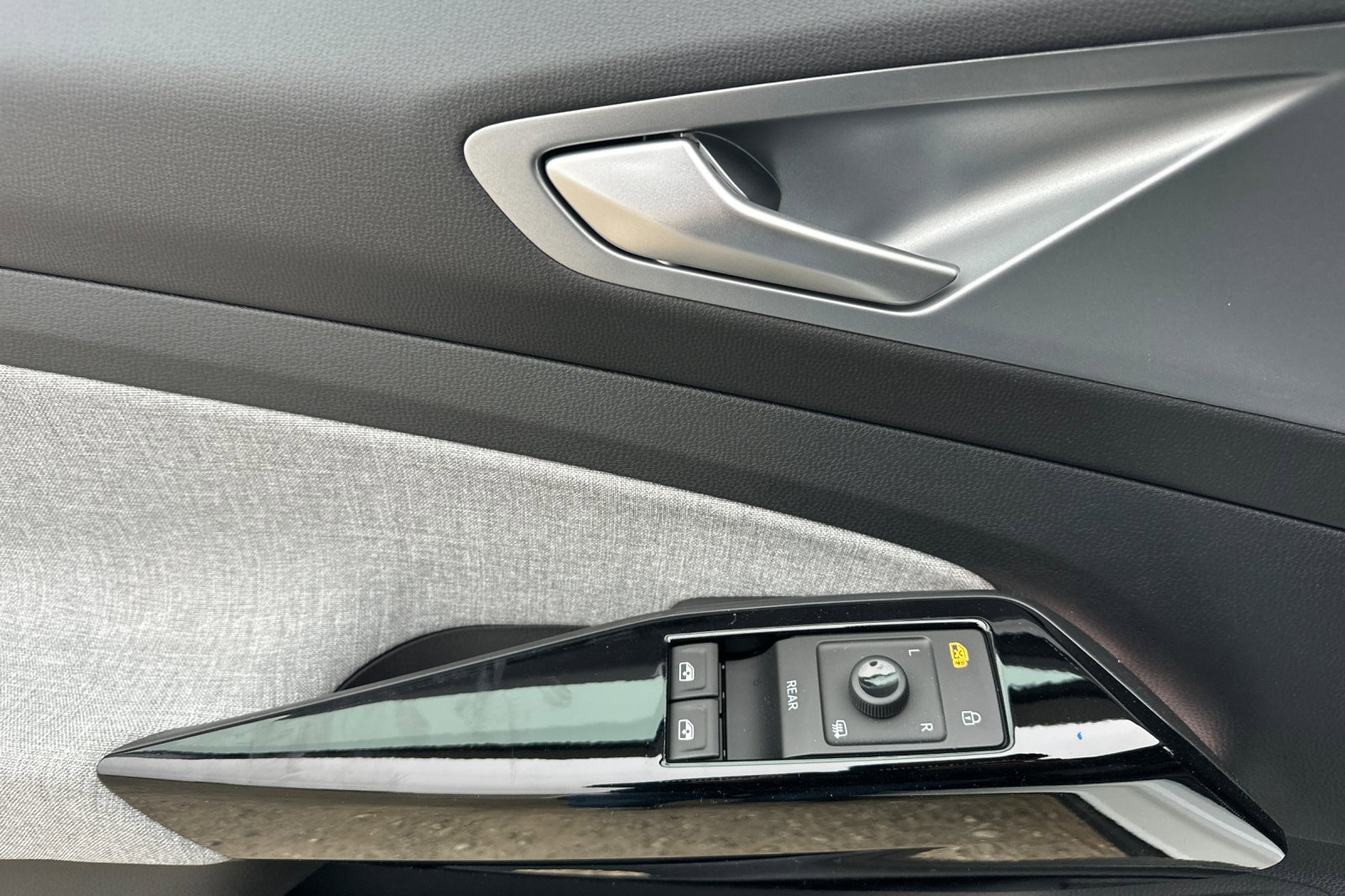 New 2026 Volkswagen ID.4 Pro image 11