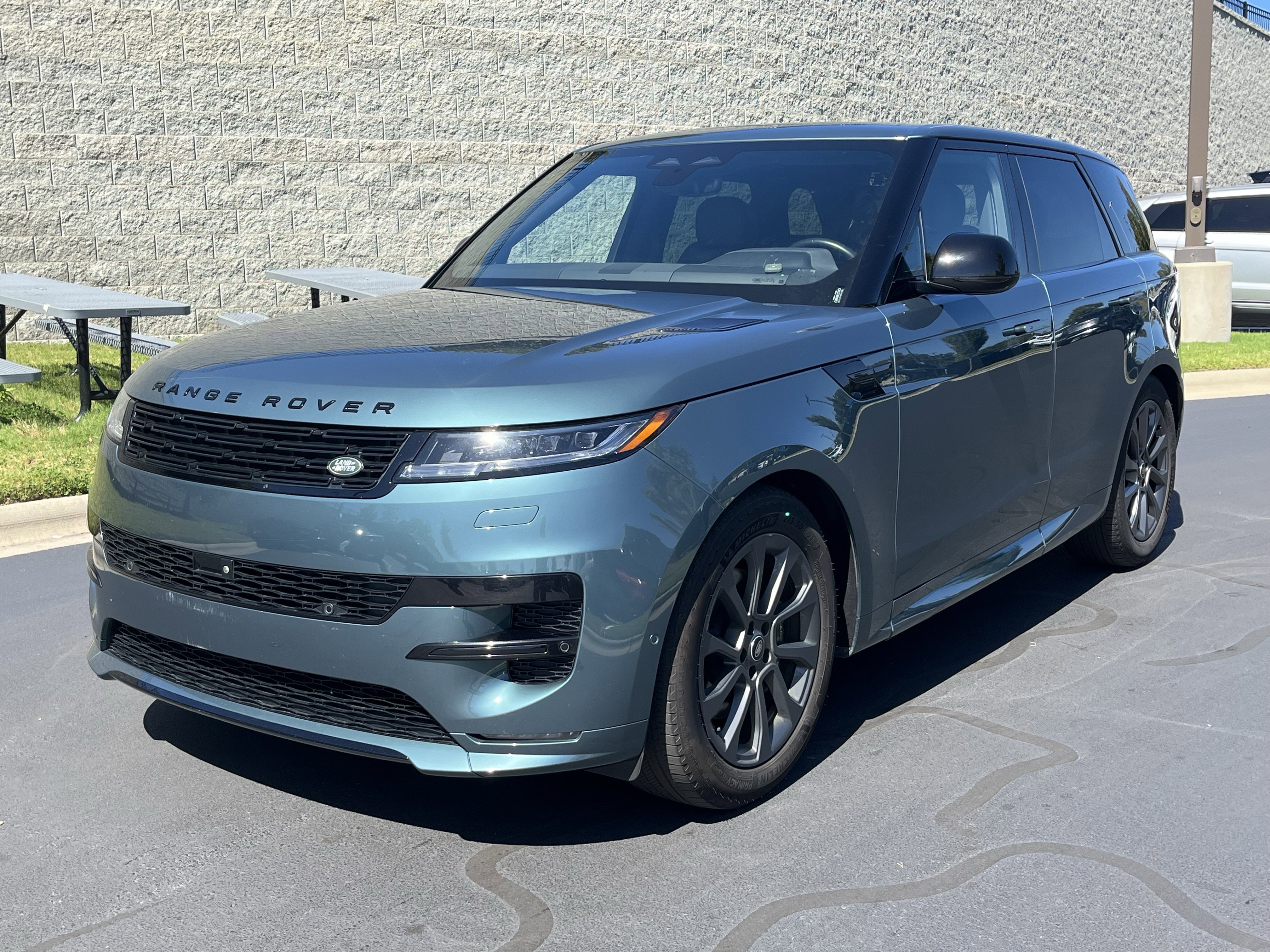 Used 2024 Land Rover Range Rover Sport Dynamic SE image 2