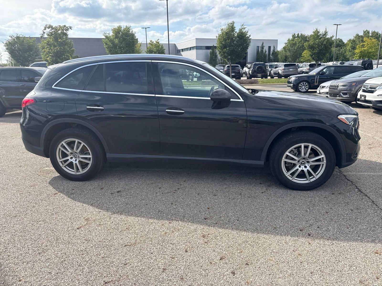 Used 2023 Mercedes-Benz GLC 300 4MATIC image 4