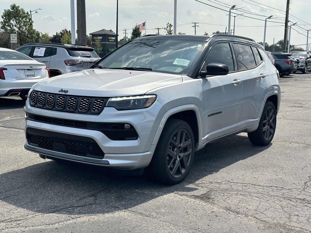 Used 2024 Jeep Compass Limited w/ High Altitude Package AWD/4WD image 7