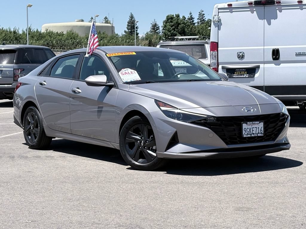 Used 2023 Hyundai Elantra SEL FWD image 2