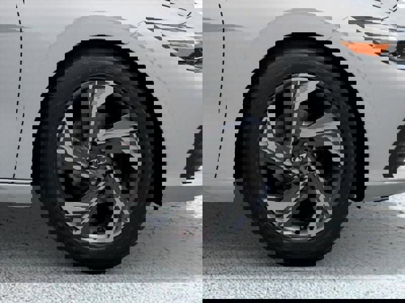 New 2025 Hyundai Elantra Sport image 8