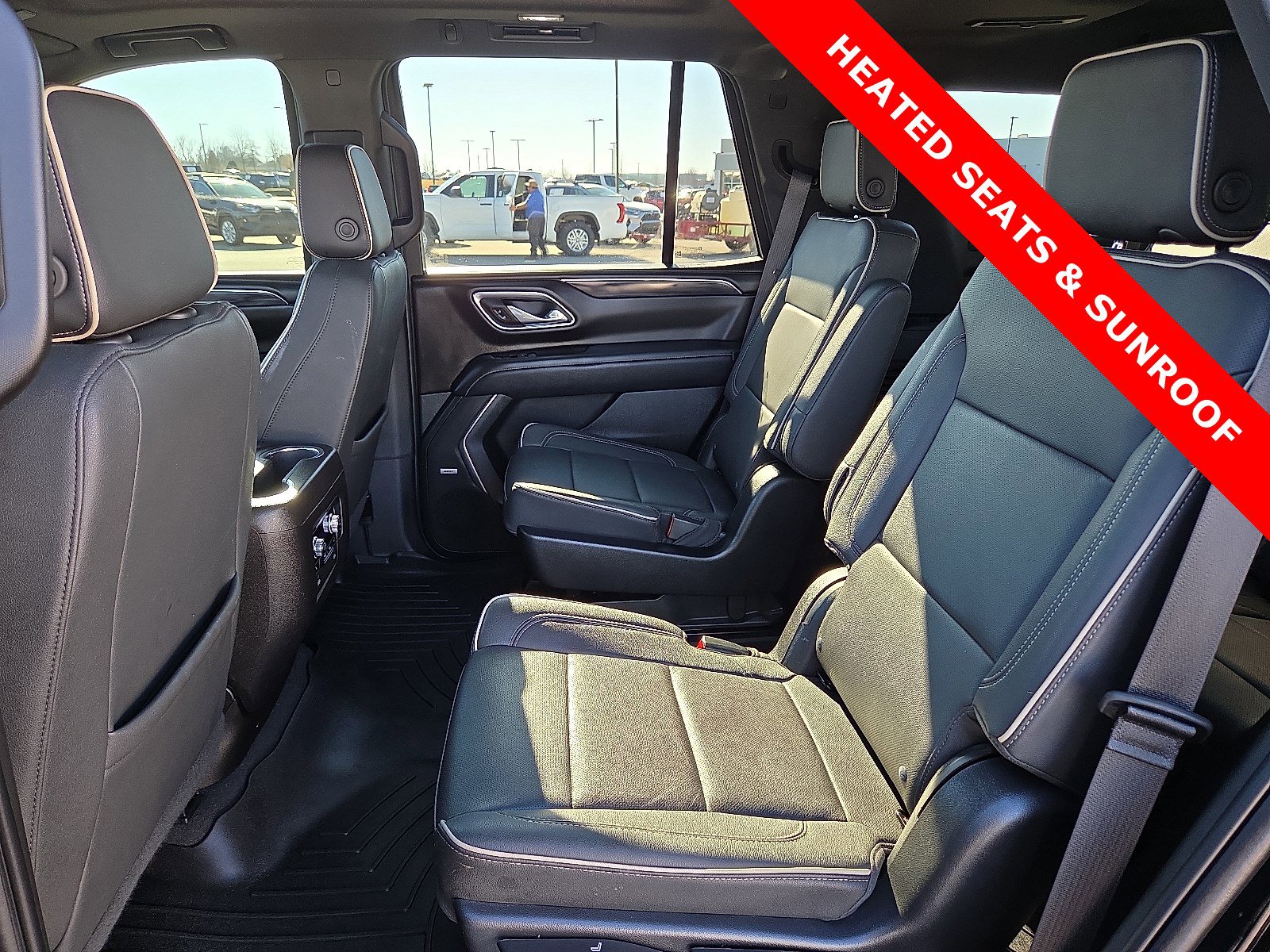 Used 2023 GMC Yukon SLT w/ SLT Luxury Package image 11