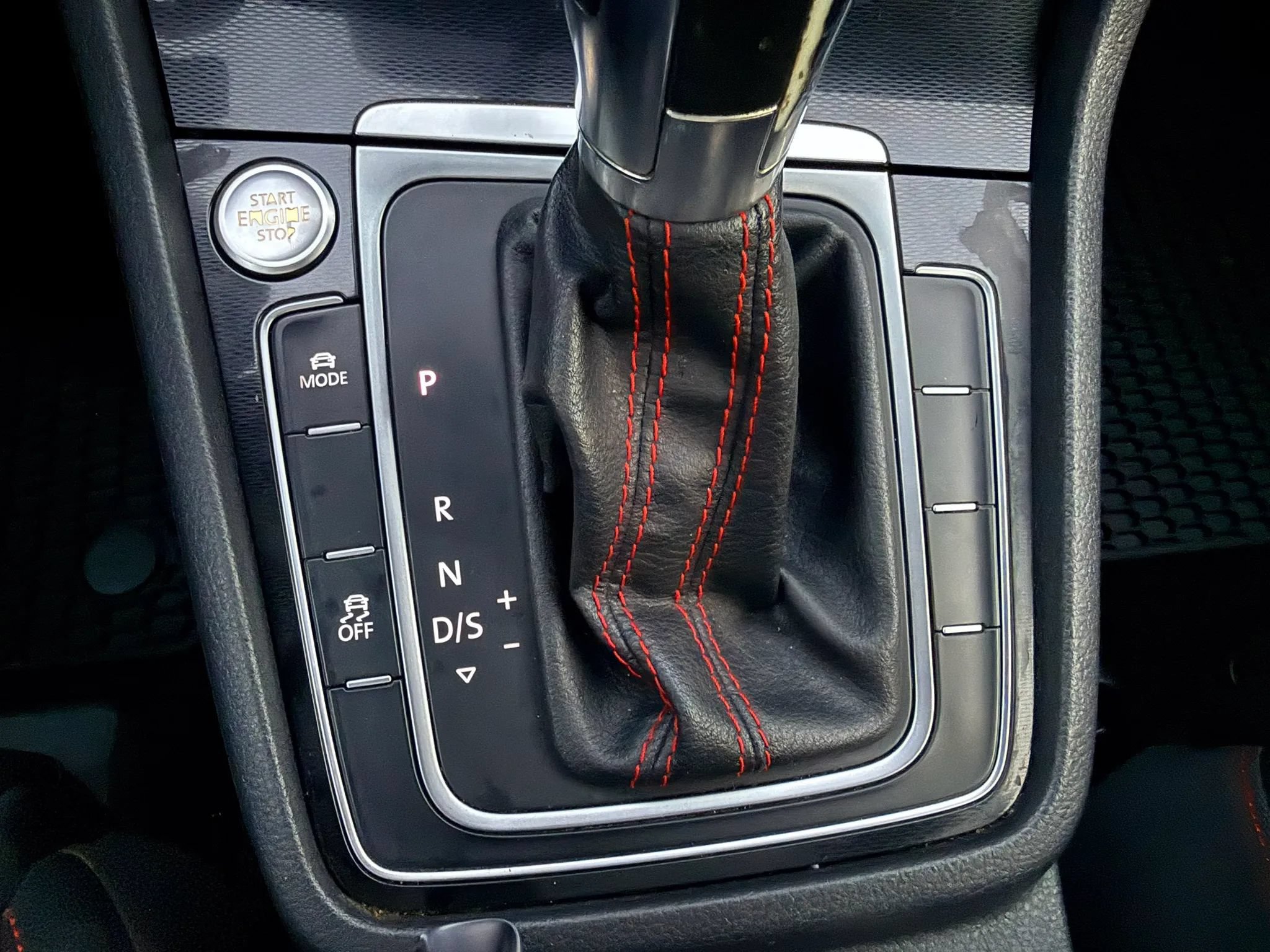 Used 2015 Volkswagen Golf 4-Door FWD image 18