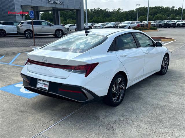 Used 2025 Hyundai Elantra SEL FWD image 8