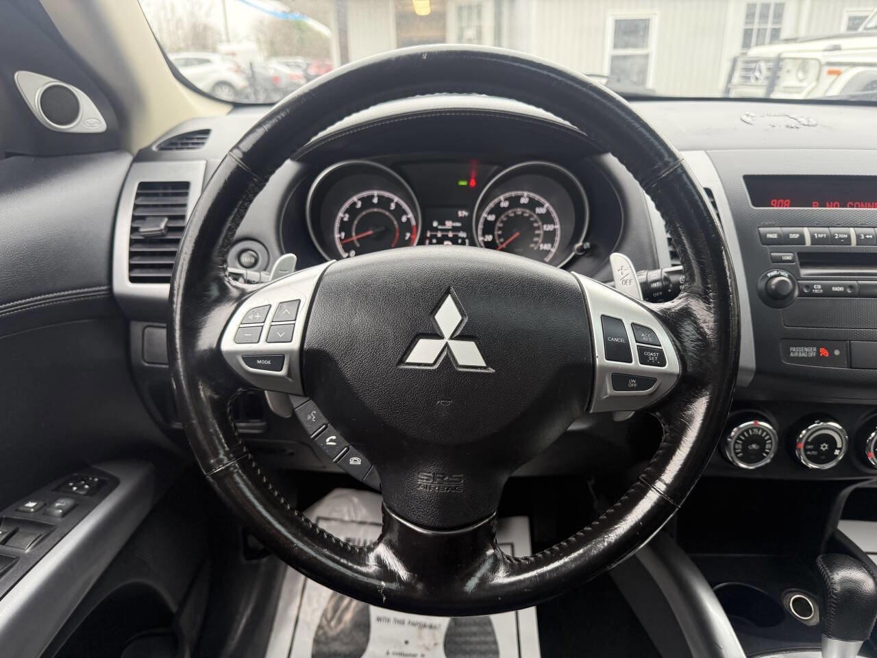Used 2013 Mitsubishi Outlander SE image 10