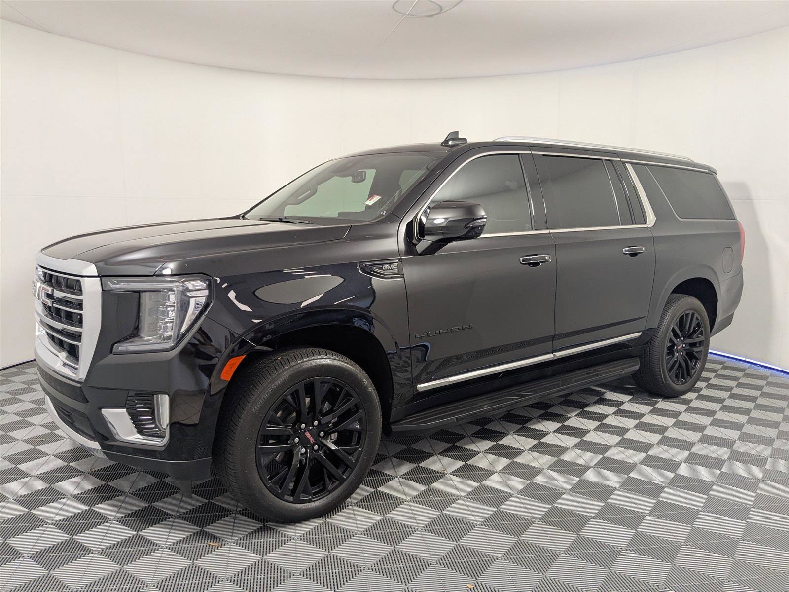 Used 2024 GMC Yukon XL SLT w/ SLT Premium Package