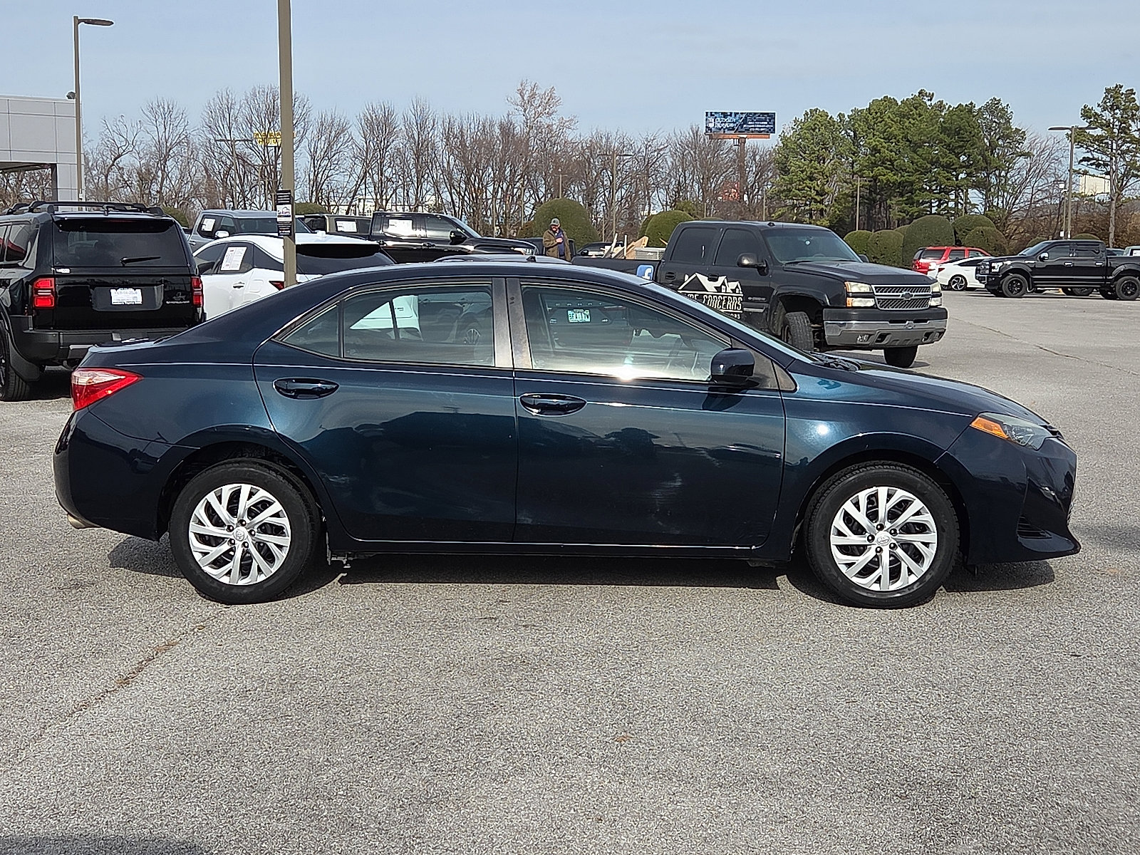 Used 2018 Toyota Corolla LE image 6