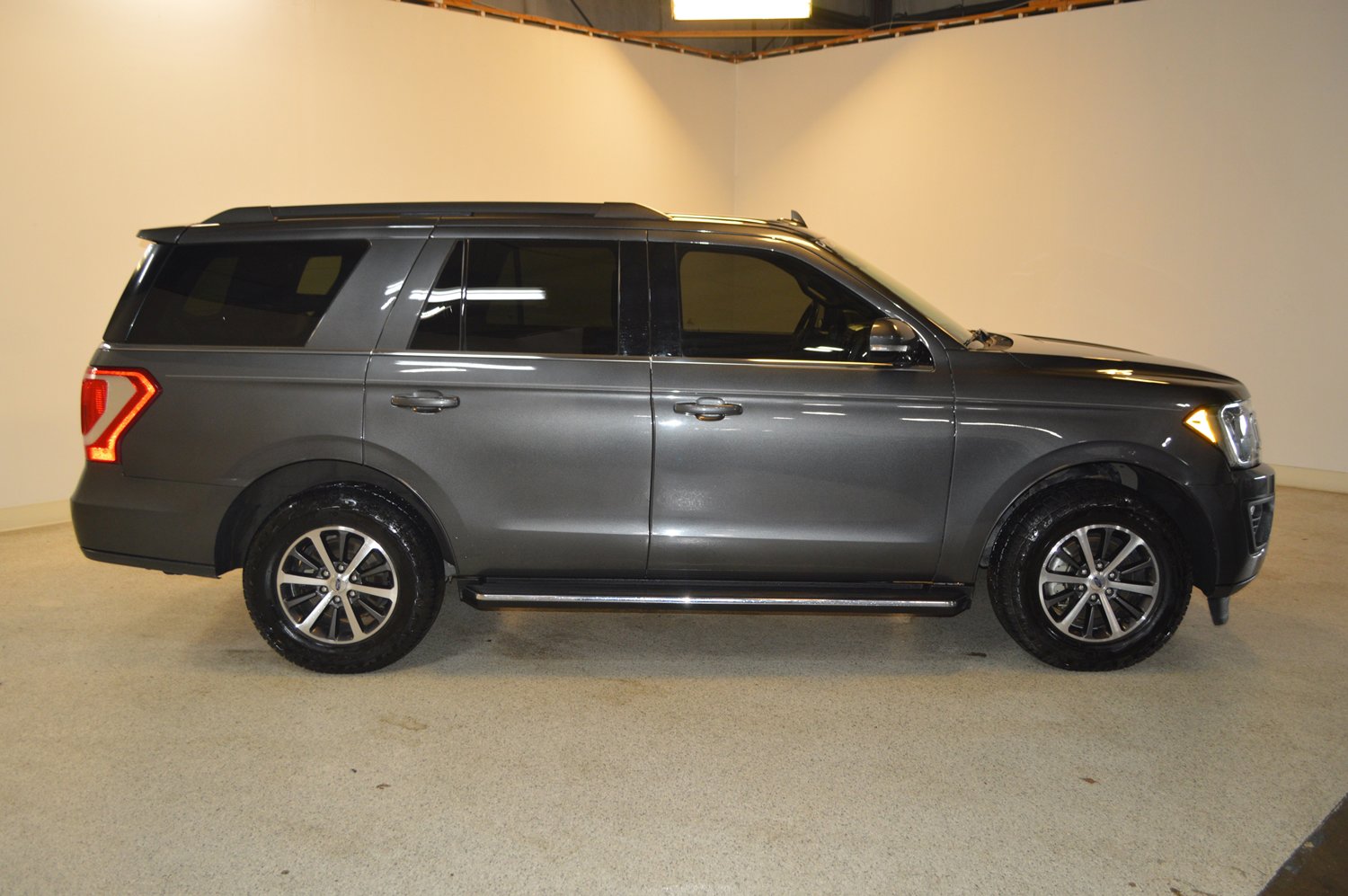 Used 2020 Ford Expedition XLT w/ Equipment Group 202A AWD/4WD image 2