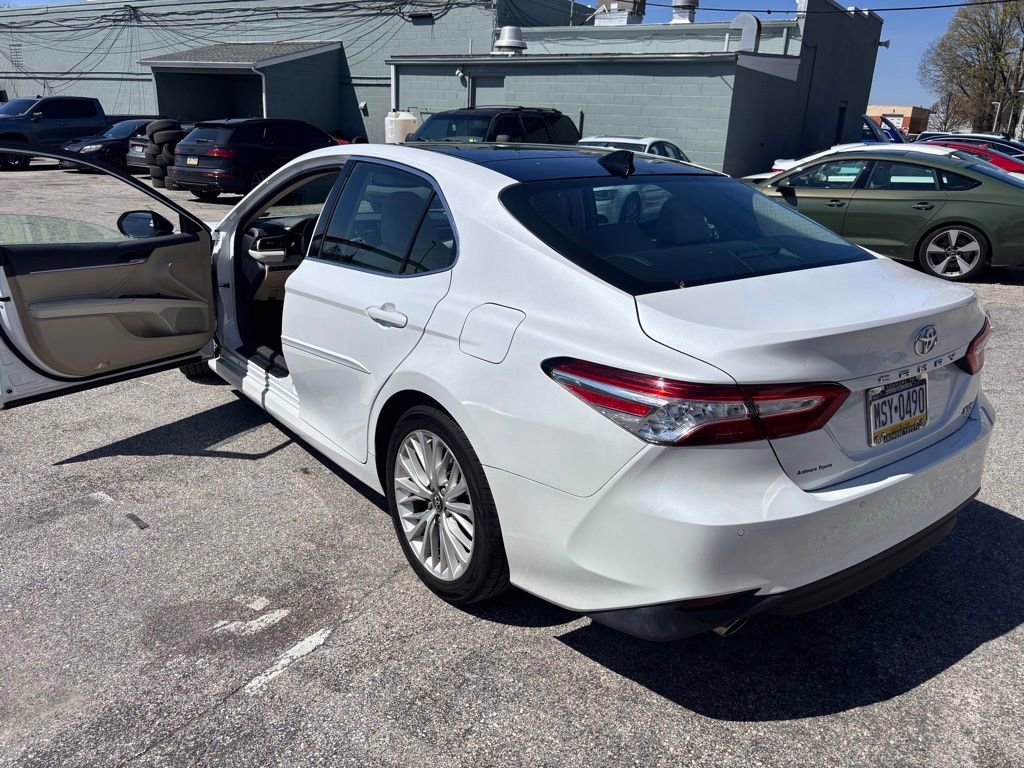 Used 2018 Toyota Camry XLE image 6