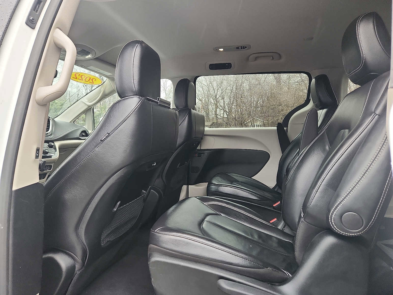 Used 2022 Chrysler Pacifica Touring-L image 10