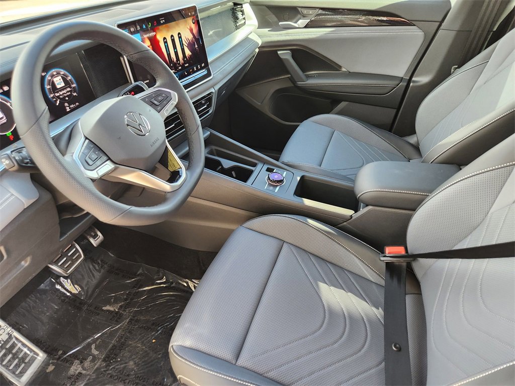 New 2025 Volkswagen Tiguan SE R-Line image 7