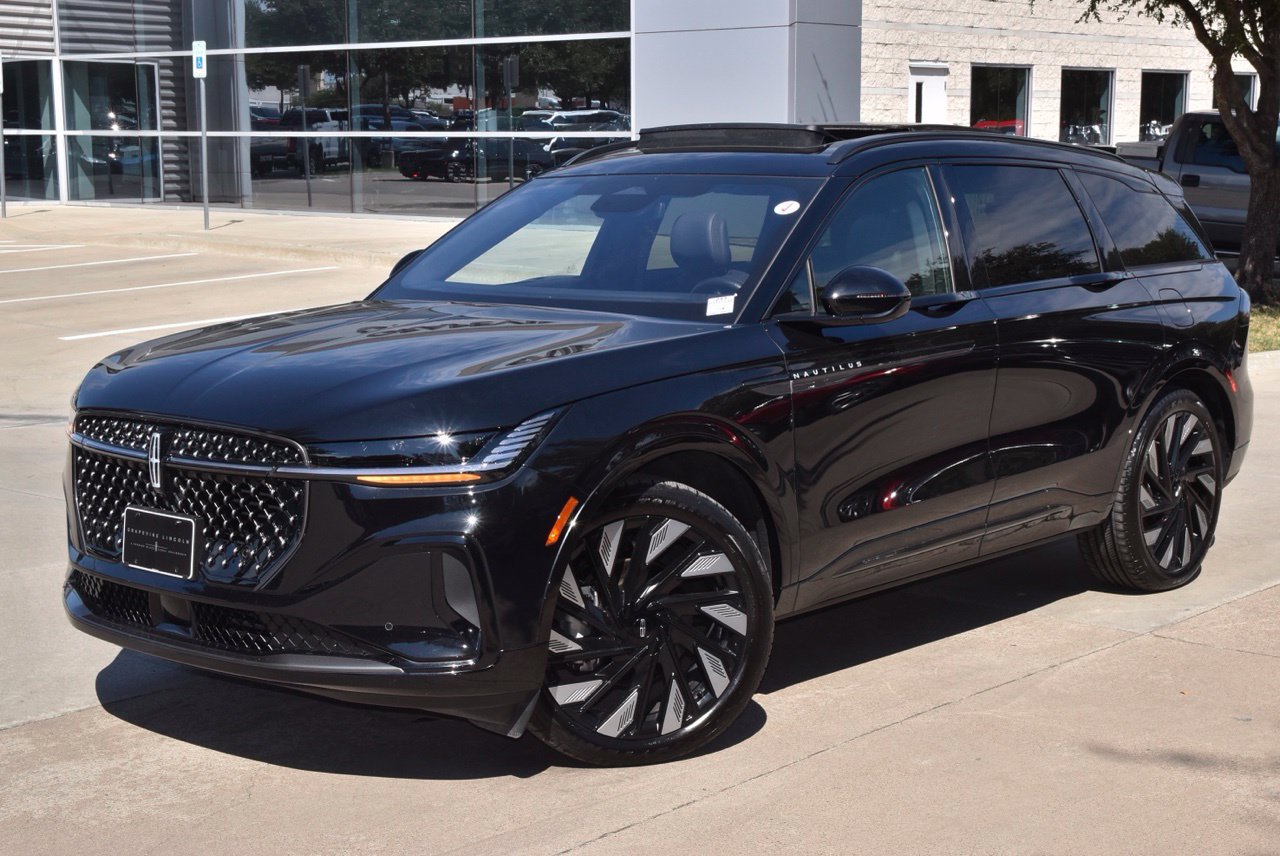 Certified 2025 Lincoln Nautilus Reserve w/ Jet Appearance Package AWD/4WD image 42