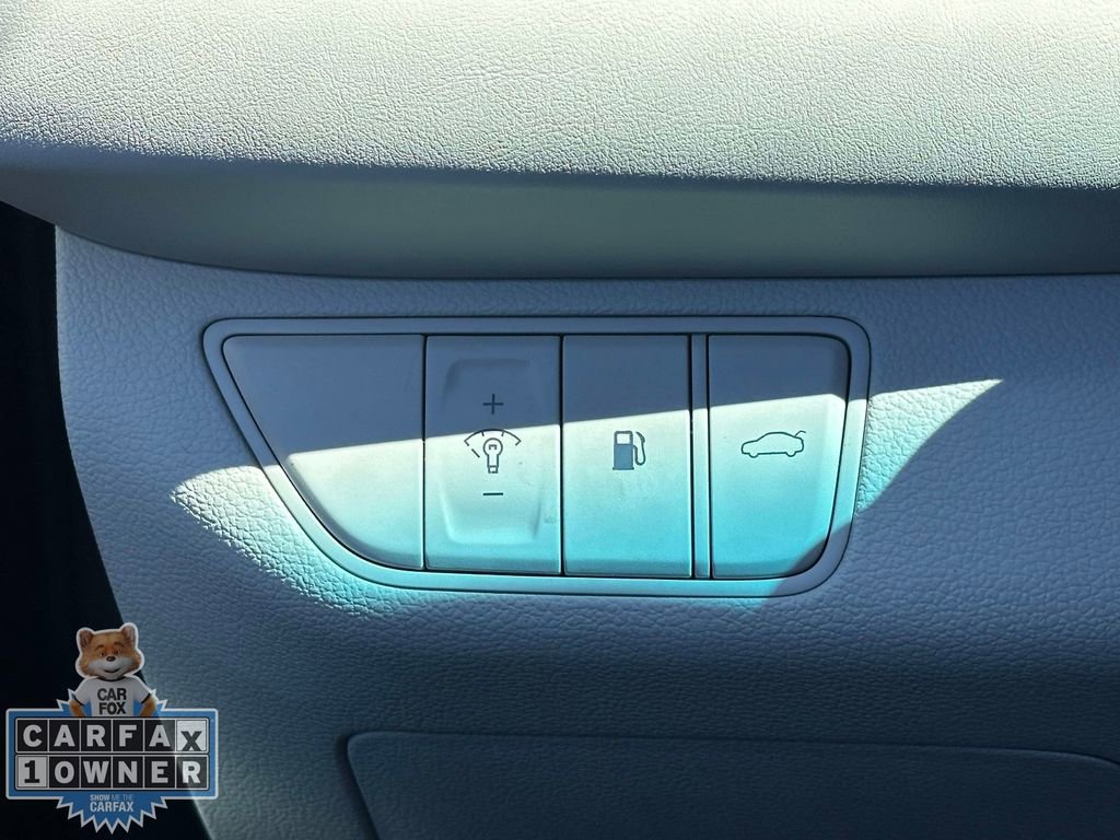 Used 2025 Genesis G70 2.5T image 22