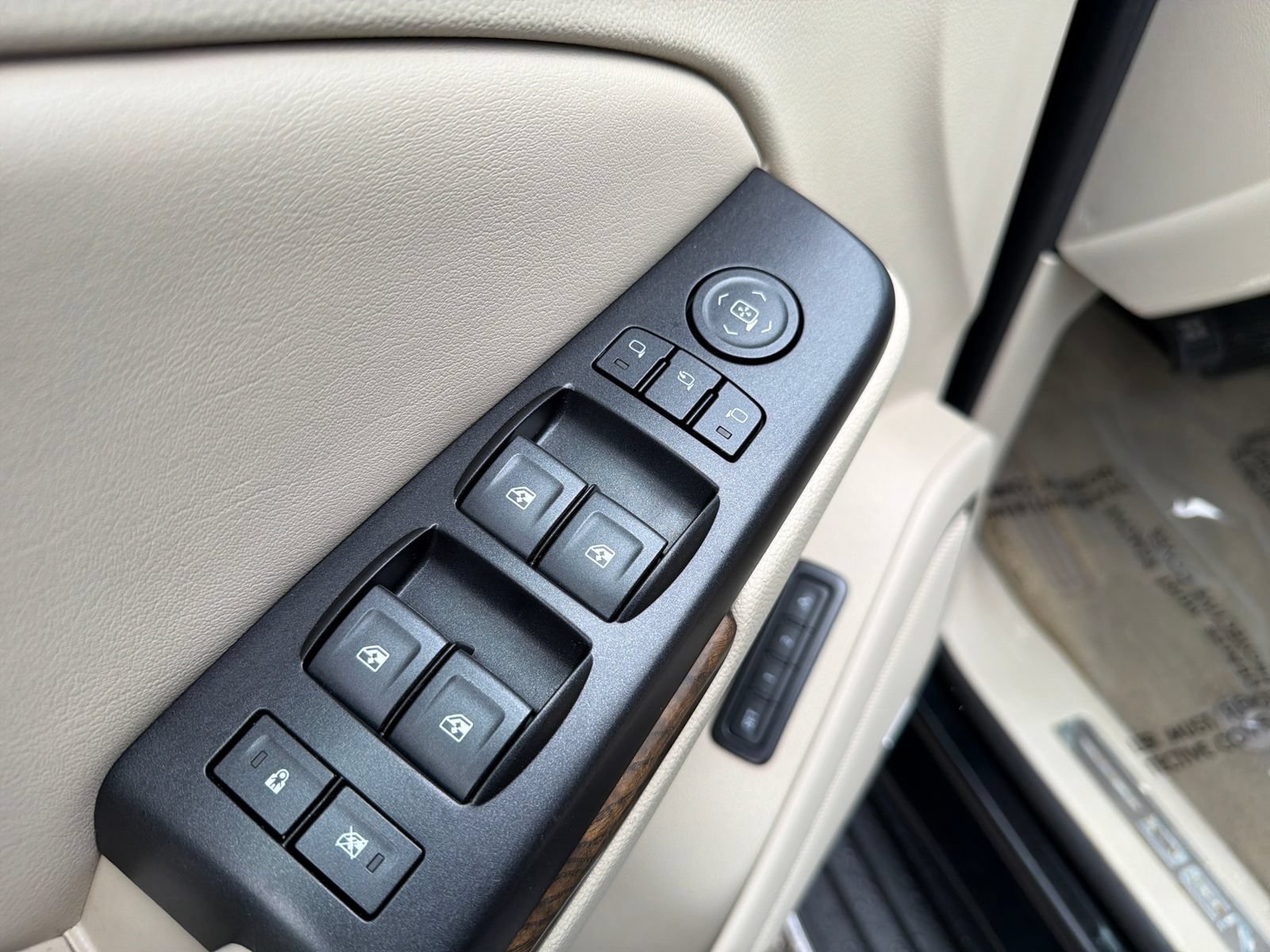 Used 2018 GMC Yukon Denali AWD/4WD image 13