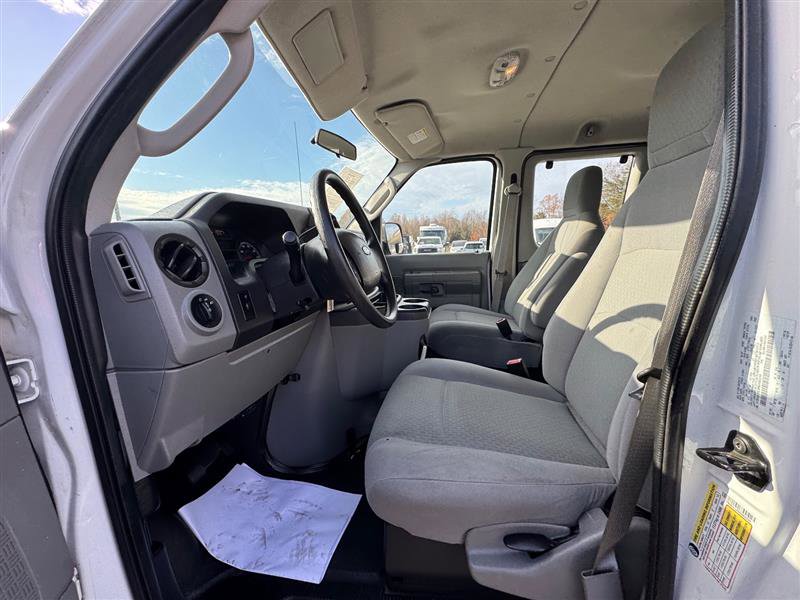 Used 2009 Ford E-350 and Econoline 350 Super Duty Wagon image 36