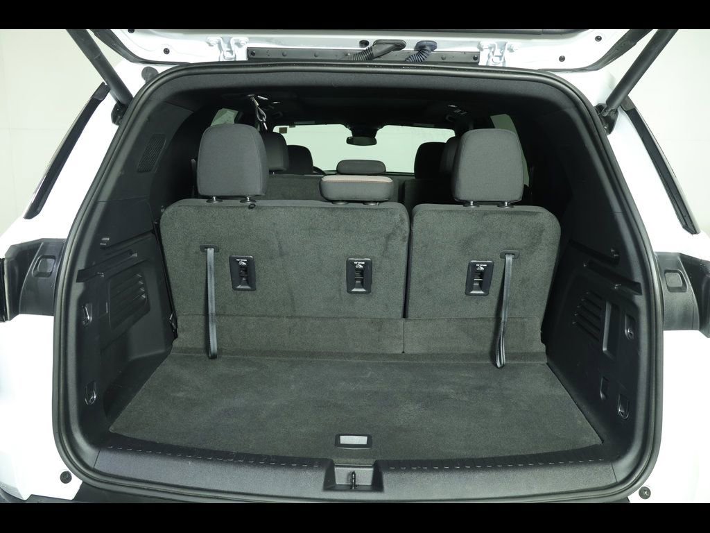 Used 2024 Chevrolet Traverse LT w/ Enhanced Driving Package image 14
