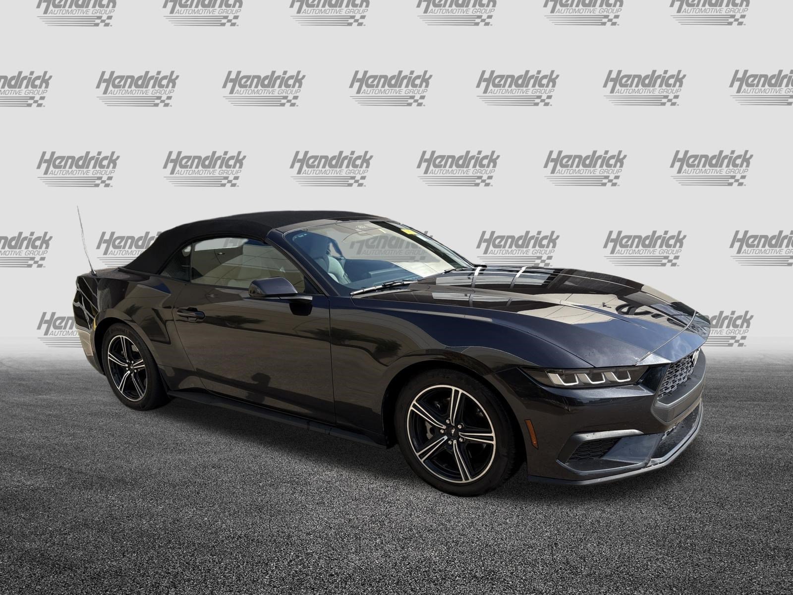 Used 2024 Ford Mustang Convertible RWD image 2