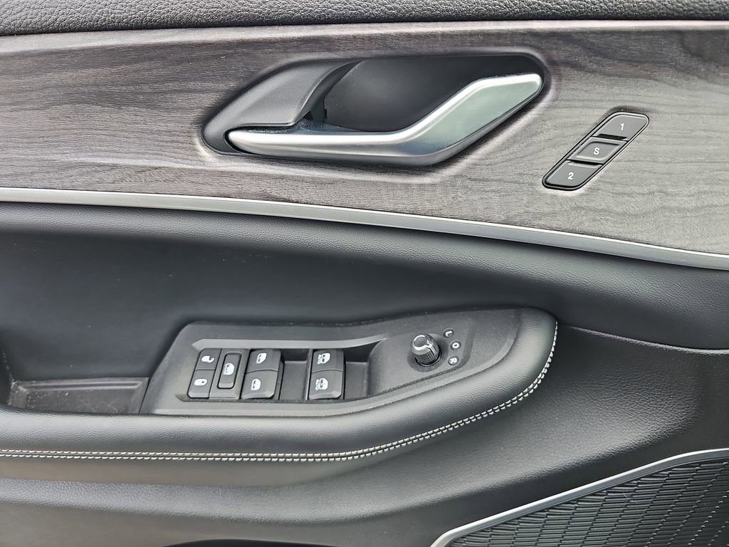 Used 2022 Jeep Grand Cherokee L Limited image 32