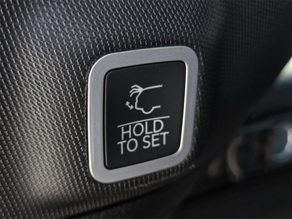 New 2025 Jeep Grand Cherokee Limited image 11