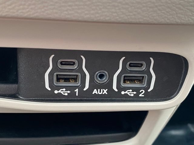 Used 2022 Chrysler Voyager LX FWD image 22