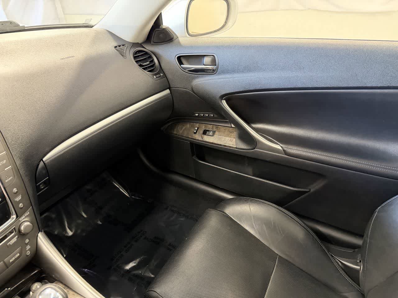 Used 2011 Lexus IS 250C w/ Luxury Pkg RWD image 22
