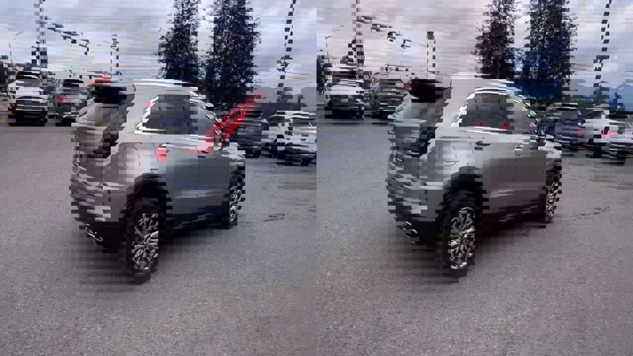 Used 2024 Cadillac XT4 Premium Luxury image 8