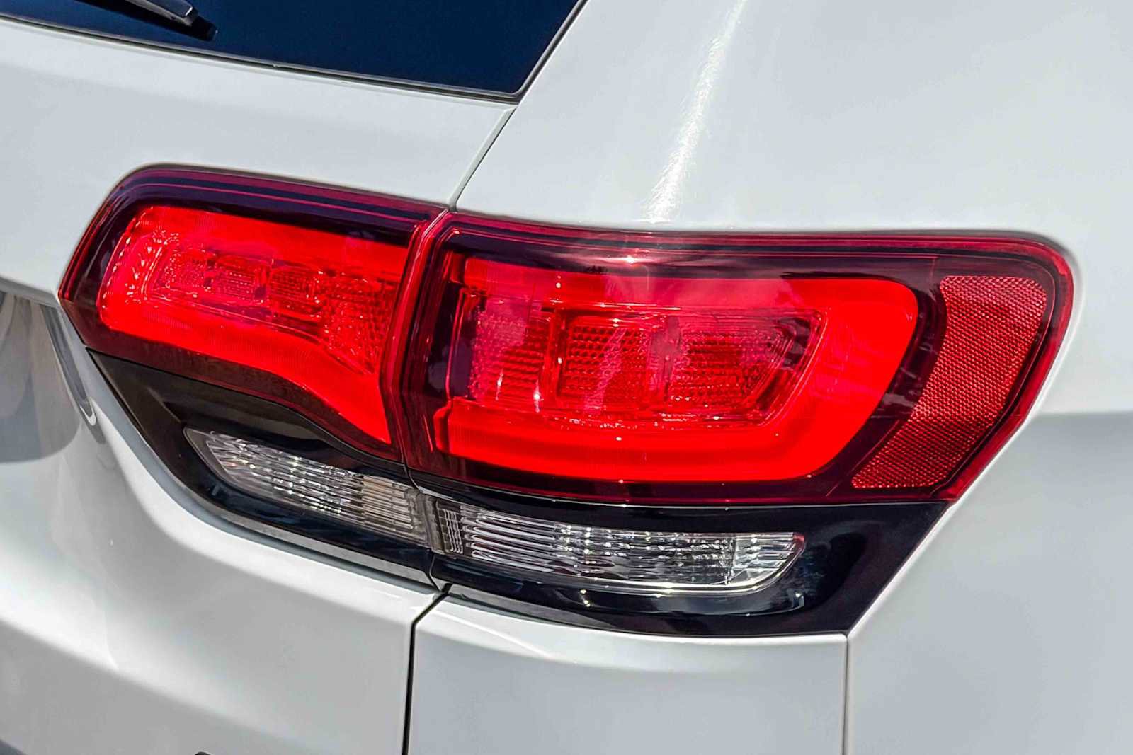 Used 2015 Jeep Grand Cherokee SRT AWD/4WD image 8