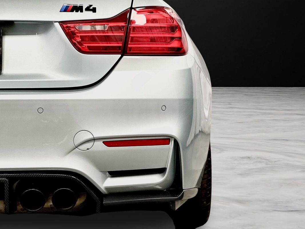 Used 2017 BMW M4 Coupe w/ Executive Package RWD image 35