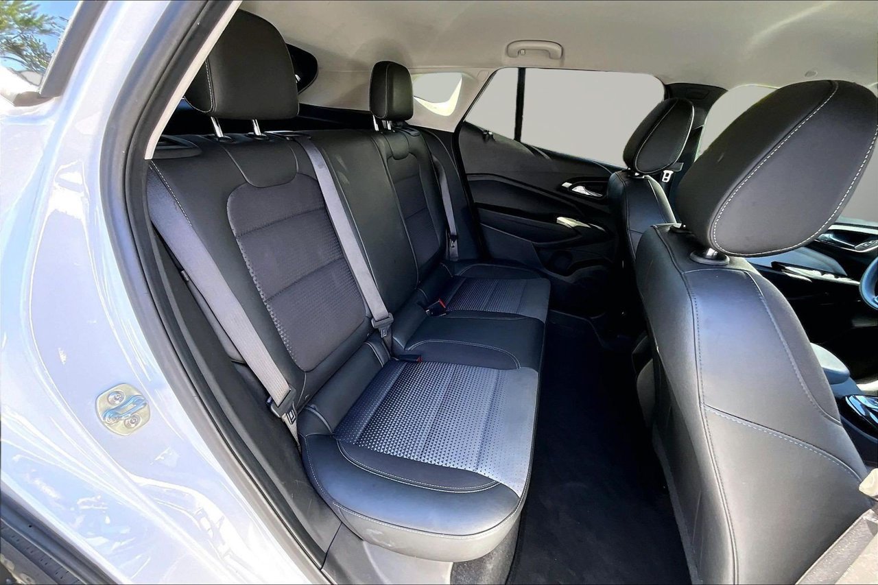 Used 2025 Chevrolet Trax LT FWD image 22