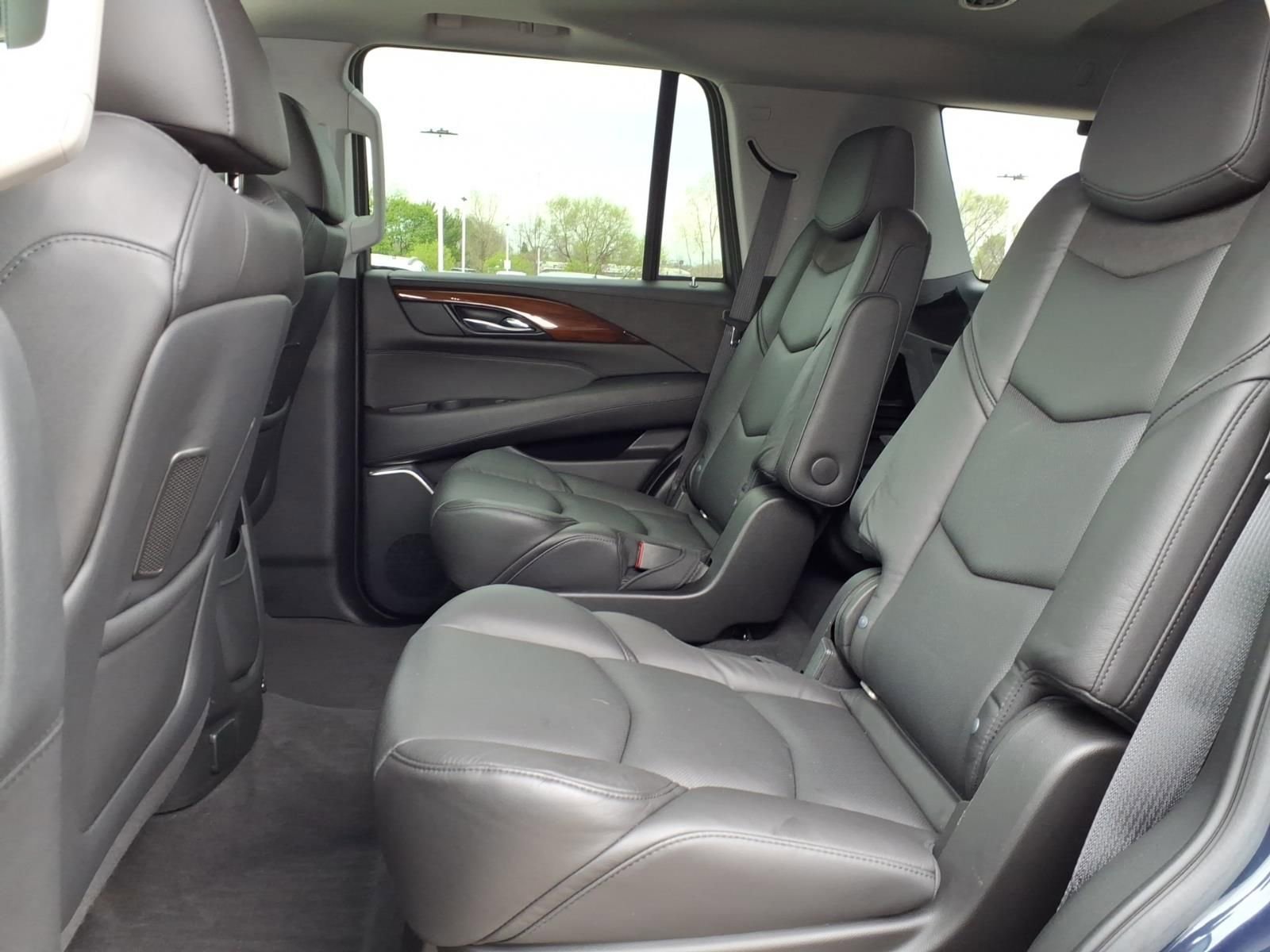 Used 2020 Cadillac Escalade Luxury AWD/4WD image 12