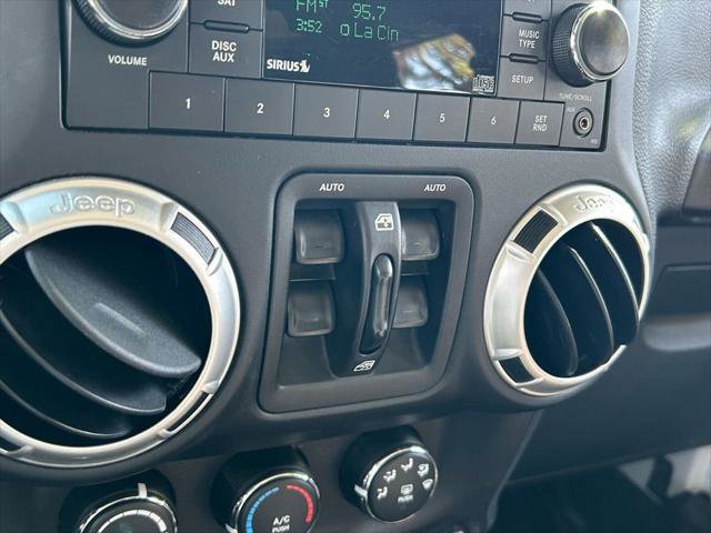 Certified 2017 Jeep Wrangler Unlimited Rubicon w/ Connectivity Group image 33