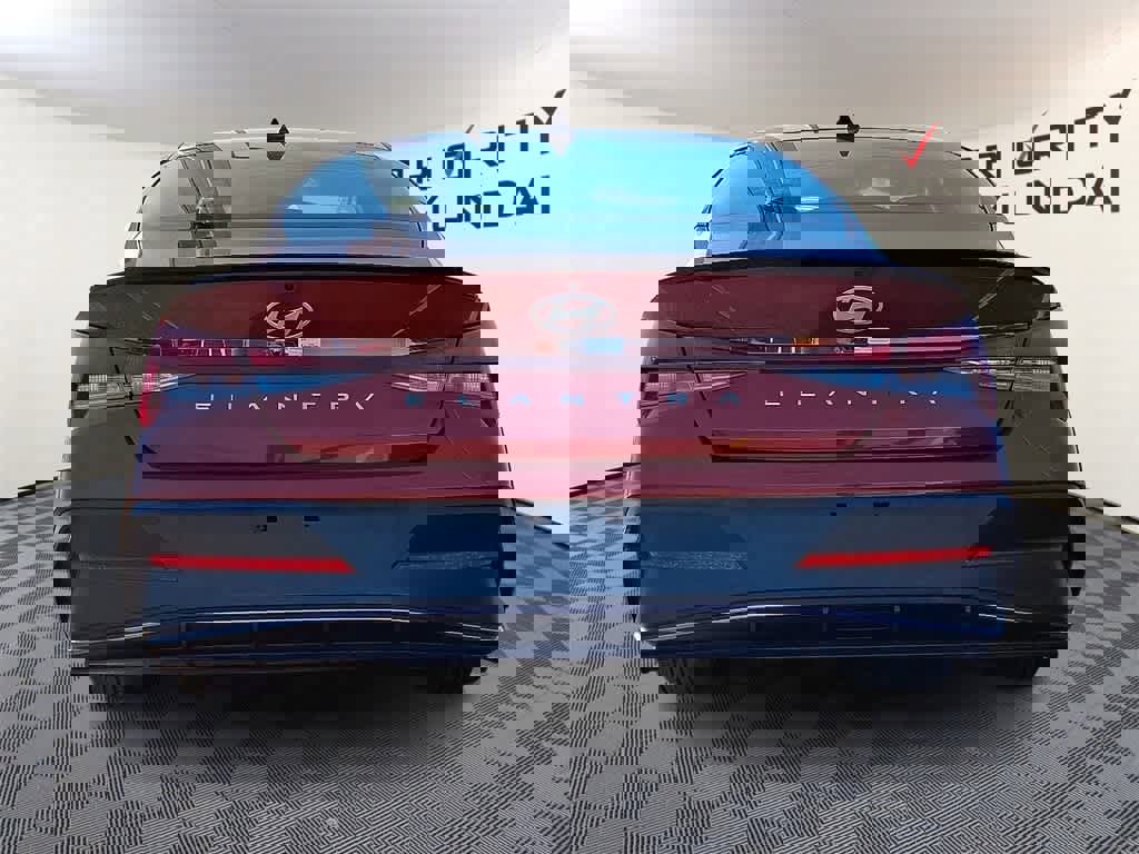 Used 2025 Hyundai Elantra Sport image 5