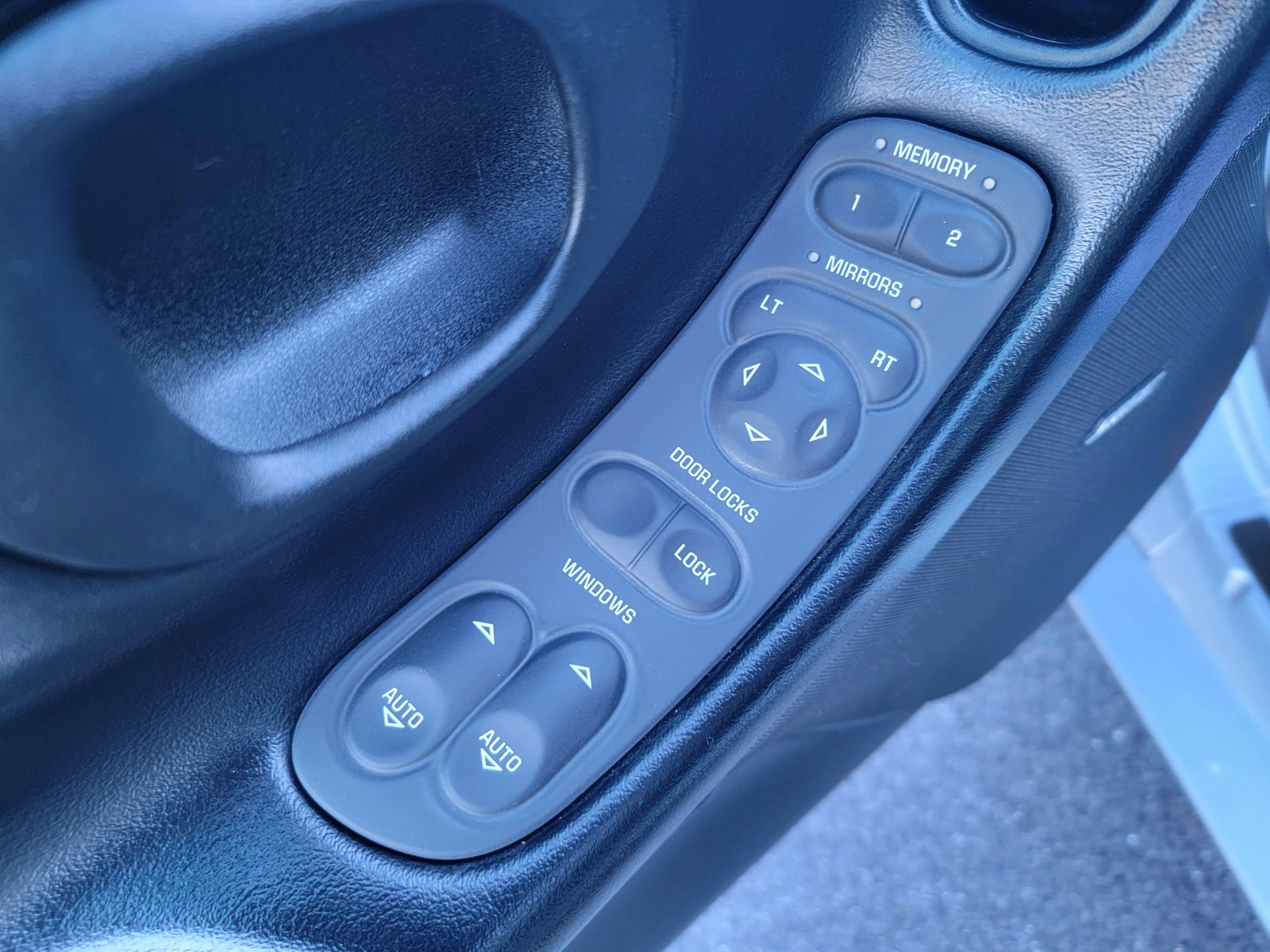 Used 2000 Chevrolet Corvette Coupe w/ Memory Pkg image 15