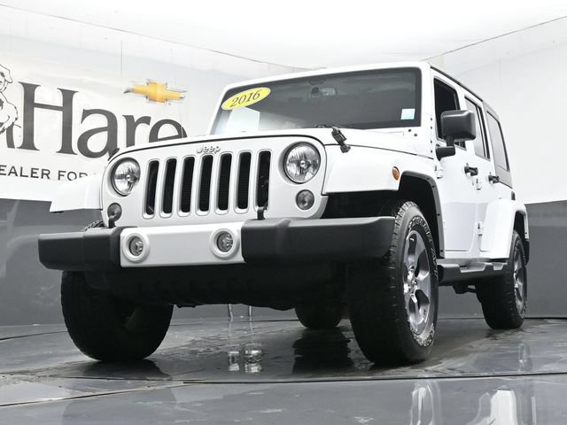 Used 2016 Jeep Wrangler Unlimited Sahara w/ Connectivity Group AWD/4WD image 4